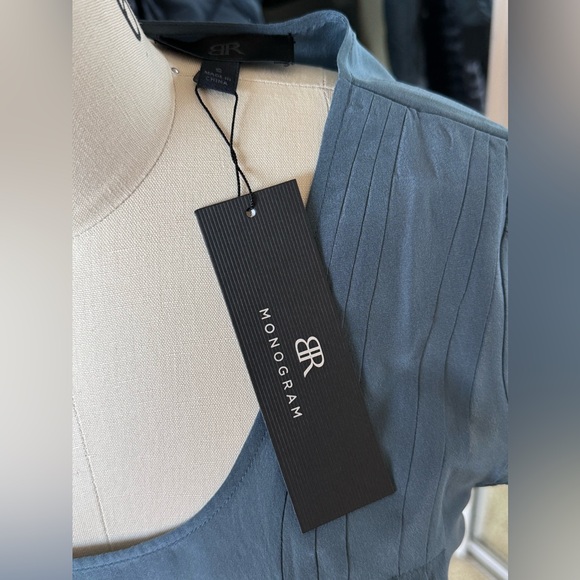 NWT‼️BANANA REPUBLIC Monogram 💯Silk Blouse with Charm tie Size Small - Picture 4 of 7